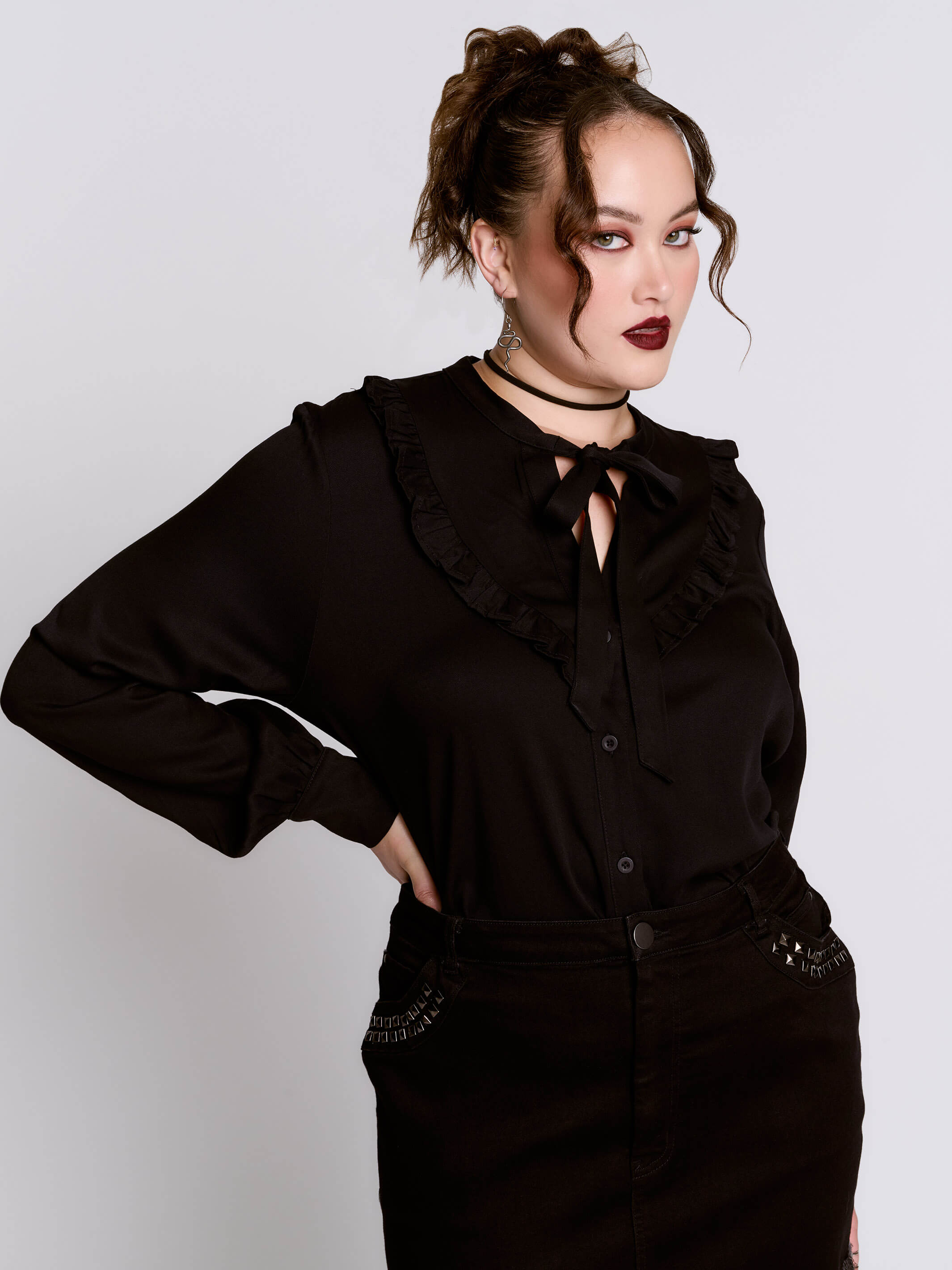 BLACK RUFFLE BLOUSE