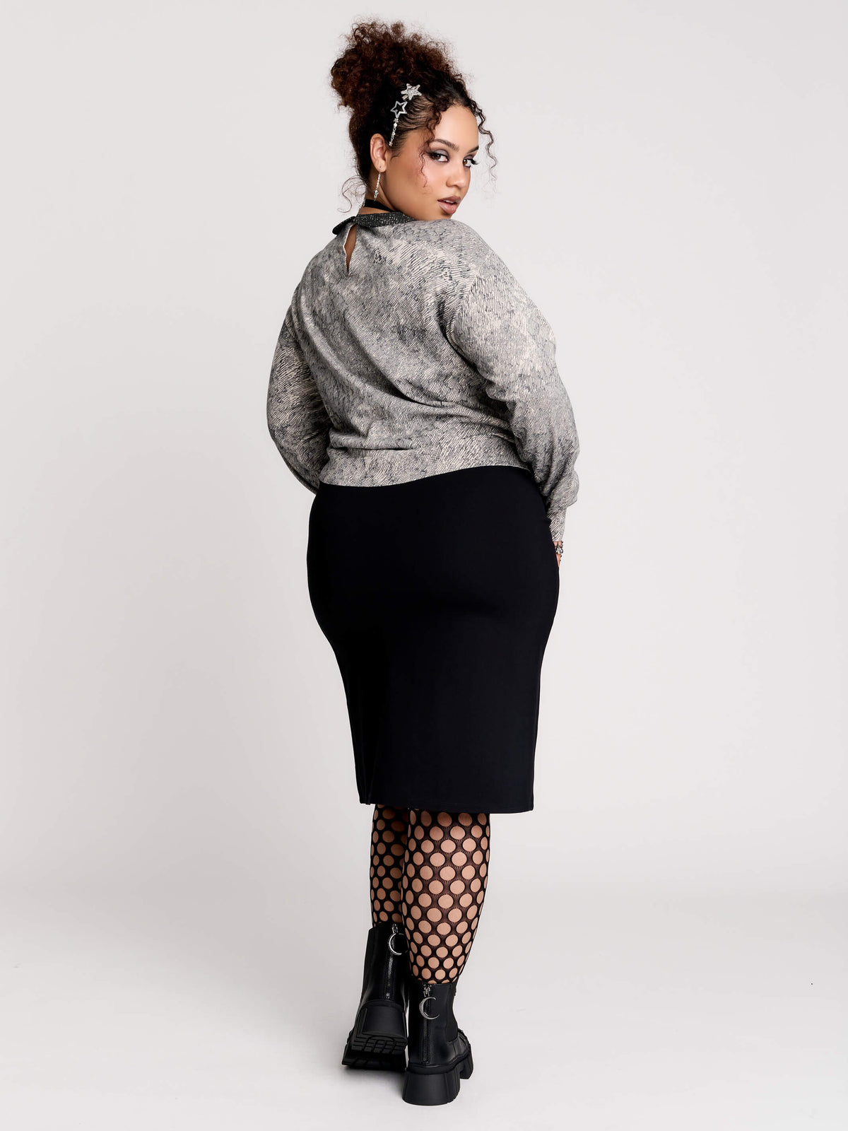 gray marled long-sleeve shirt with a black dragon graphic and a printed Peter Pan collar