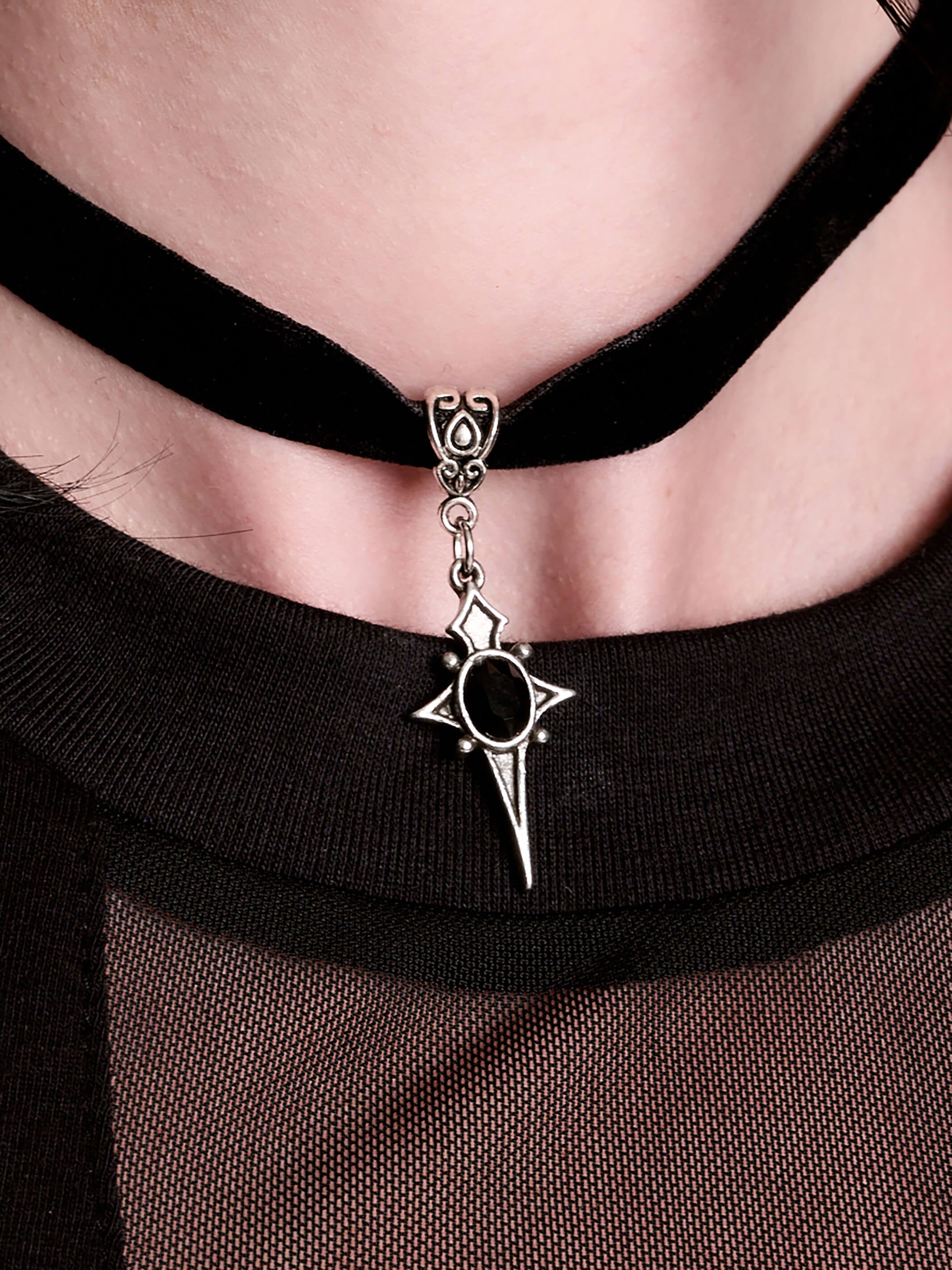 Star choker with velvet ribbon