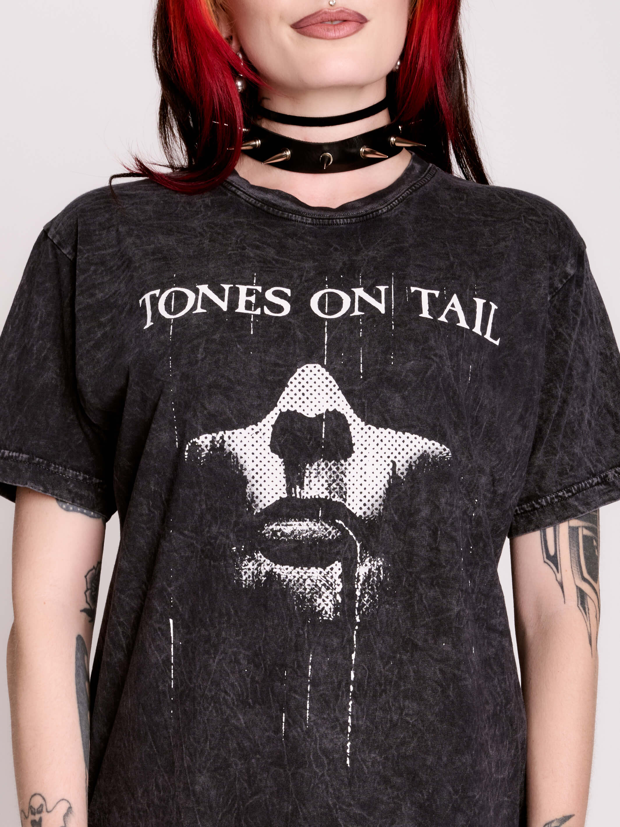 TONES AND TAIL FACE T-SHIRT